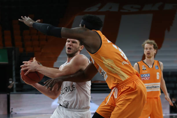 转会市场上 转会市场上